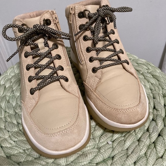 Vionic Whitley Cream Leather Water-Resistant High-Top Boot Sneaker Size 7 - Picture 5 of 9